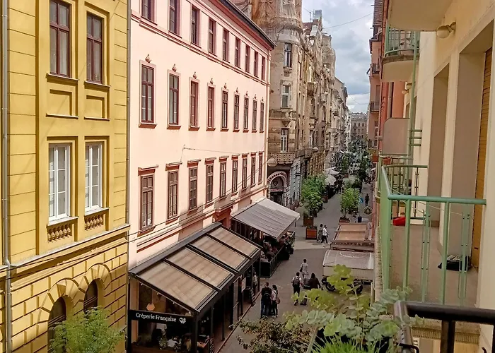 Opera Home Apartment